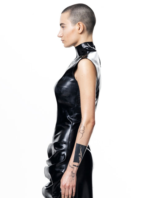 HARRI EXCLUSIVE black sleeveless Shrimp Dress with high collar and ruched detailing