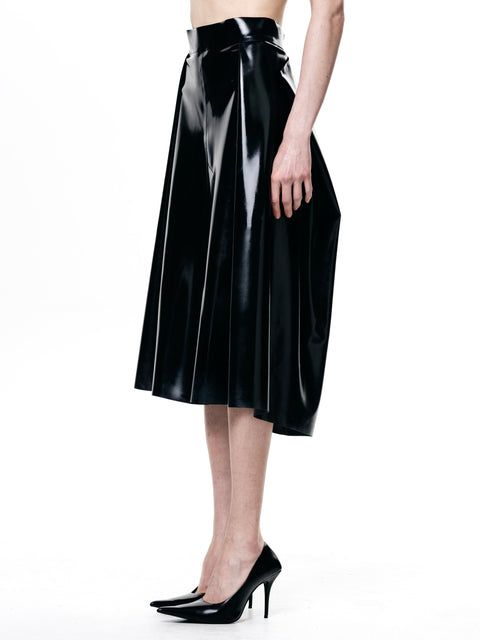 HARRI black pleated skirt with glossy finish worn with black high heels
